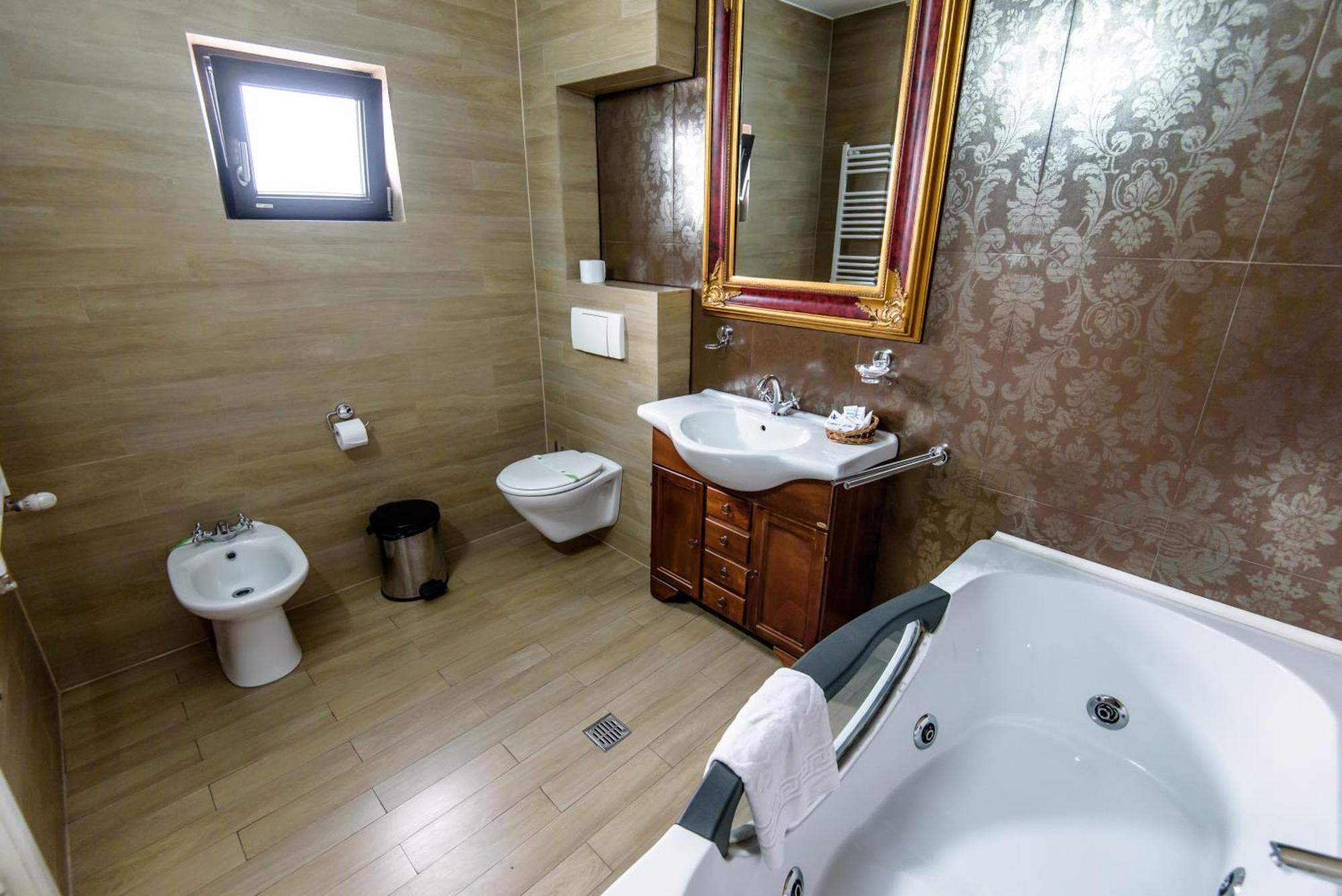 Pensiunea Paradis Râmnicu Vâlcea Esterno foto